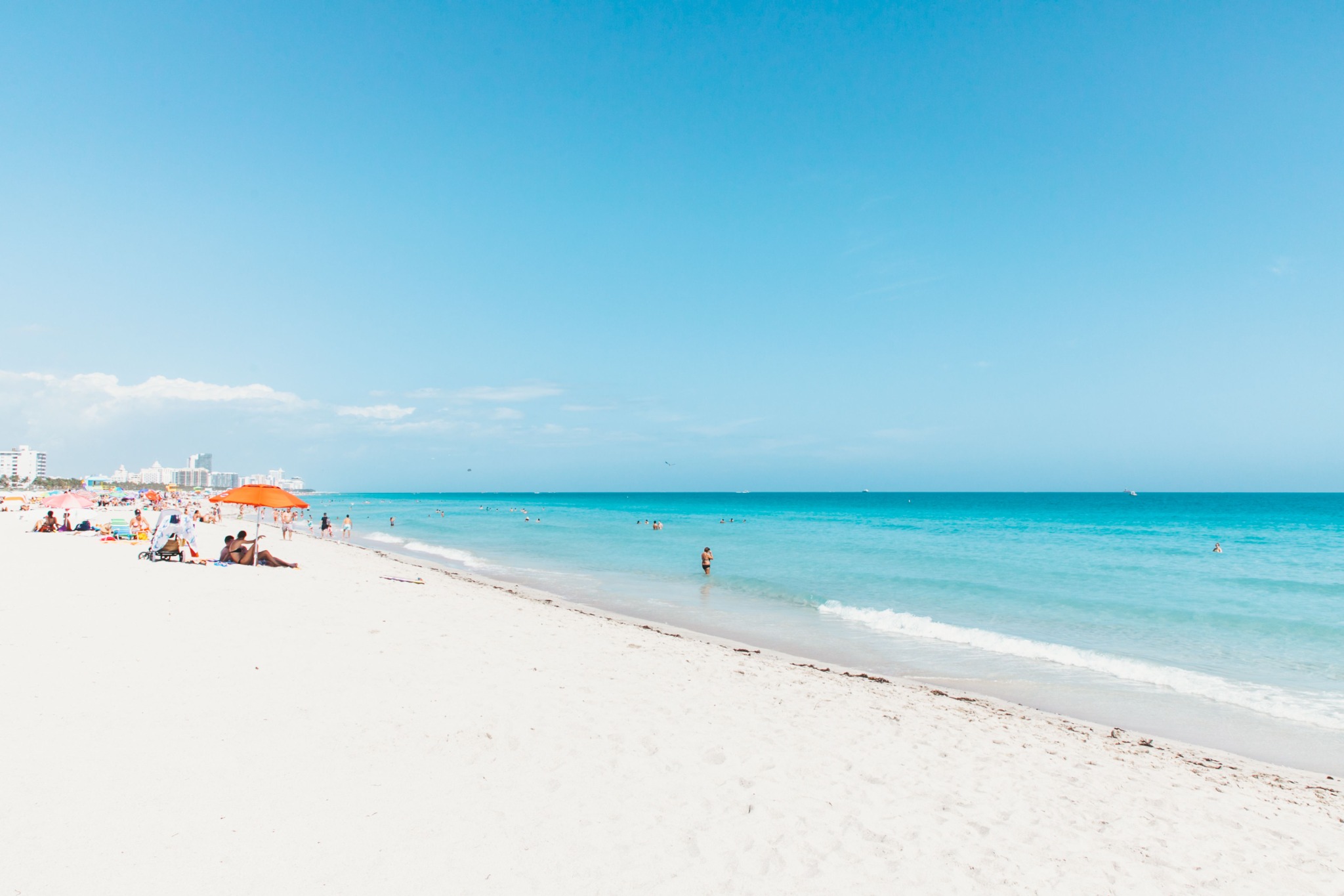 White sand and turquoise water in Miami Beach